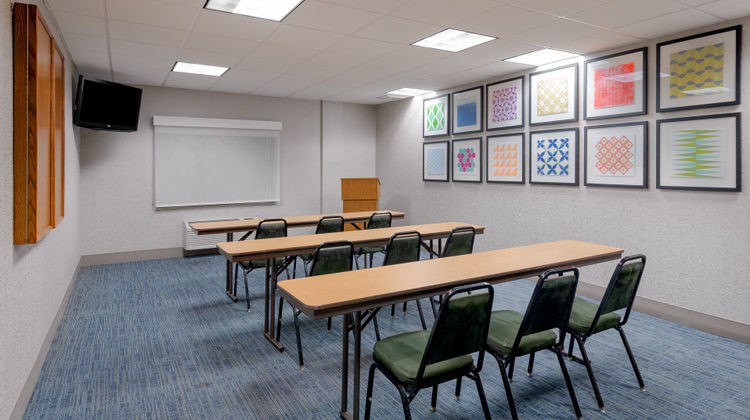 Holiday Inn Express Hotel & Suites Meeting