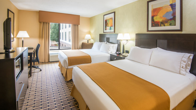 Holiday Inn Express & Suites Room