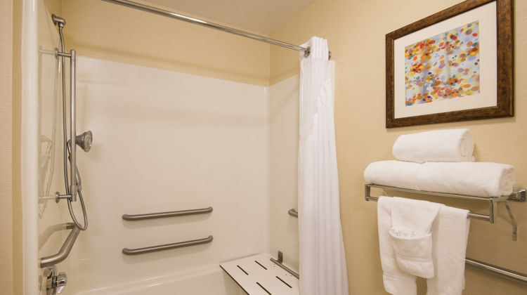 Holiday Inn Express & Suites Room