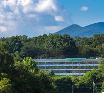 Holiday Inn Ashville East Blue Ridge Exterior