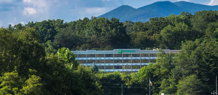 Holiday Inn Ashville East Blue Ridge Exterior