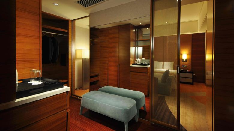 <b>Holiday Inn Qingdao City Center Suite</b>. Images powered by <a href="https://www.leonardoworldwide.com/" title="Leonardo Worldwide" target="_blank">Leonardo</a>.