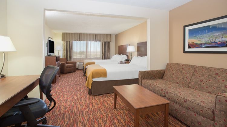 Holiday Inn Express & Suites Room