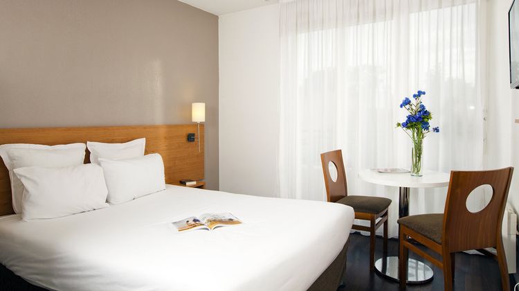 Sejours & Affaires Paris Nanterre Room