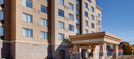 Holiday Inn Express Hotel & Suites Exterior