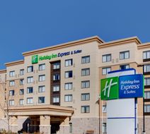 Holiday Inn Express Hotel & Suites Exterior