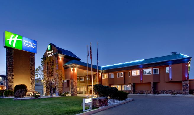 Holiday Inn Express Red Deer Exterior