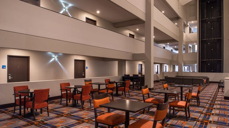 Holiday Inn Express & Suites Medical Lobby