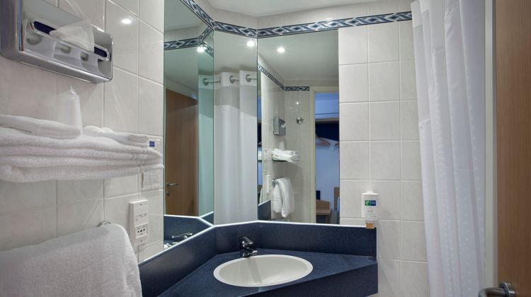 Holiday Inn Express Geneva Airport Room