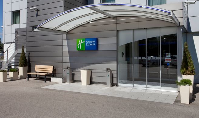Holiday Inn Express Geneva Airport Exterior