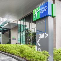 Holiday Inn Express Soi Soonvijai
