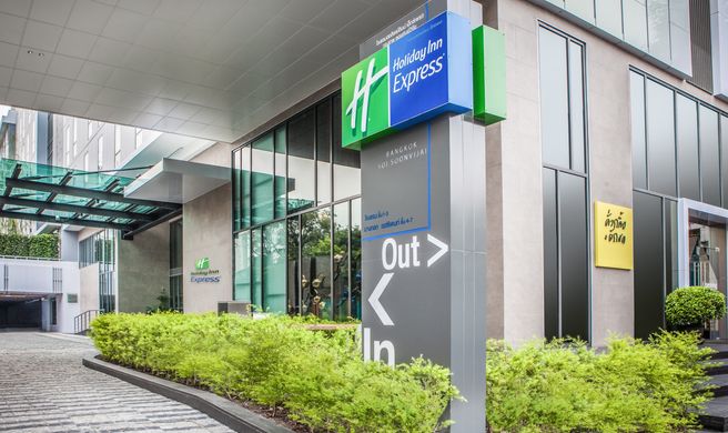 Holiday Inn Express Soi Soonvijai Exterior