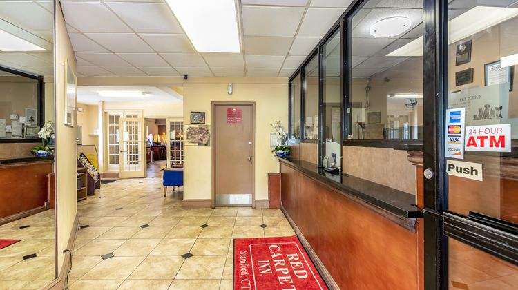 Red Carpet Inn Stamford Lobby