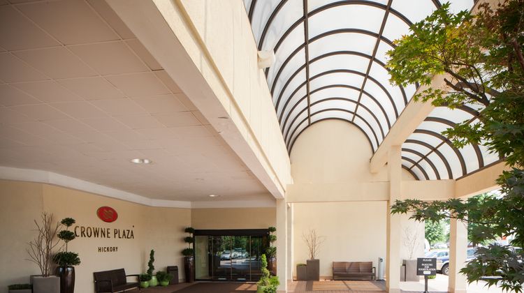 Crowne Plaza Hickory I-40 Exterior
