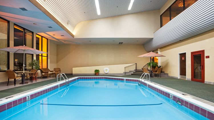 Crowne Plaza Hickory I-40 Pool
