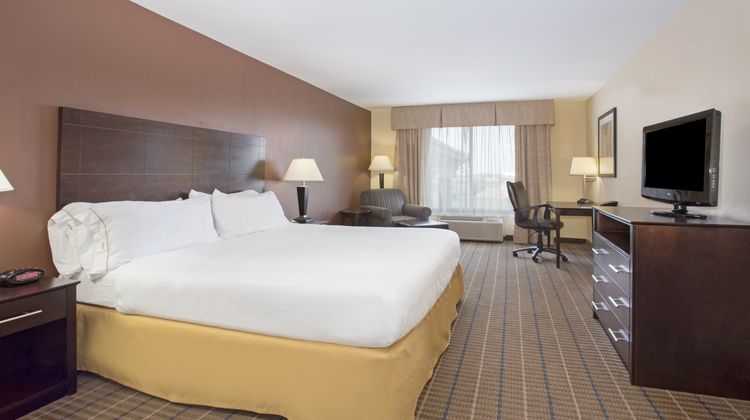Holiday Inn Express Hotel & Suites Room