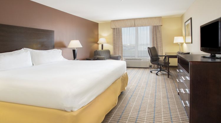 Holiday Inn Express Hotel & Suites Room