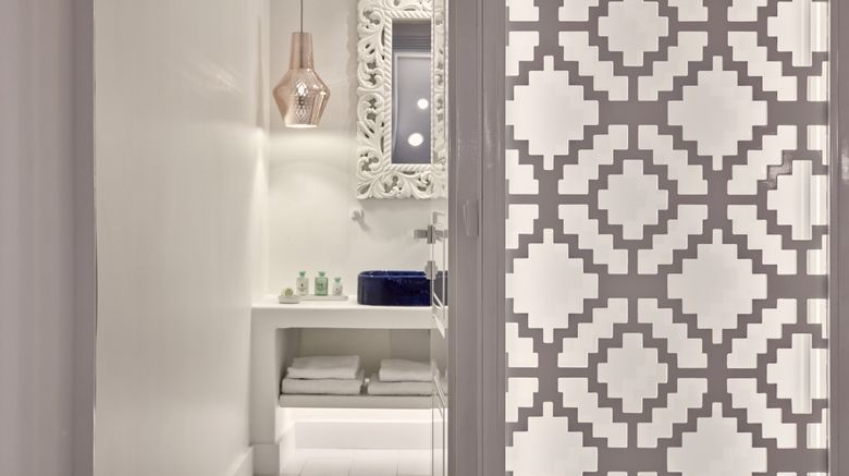 <b>Katikies Mykonos Room</b>. Images powered by <a href="https://leonardo.com/" title="Leonardo Worldwide" target="_blank">Leonardo</a>.