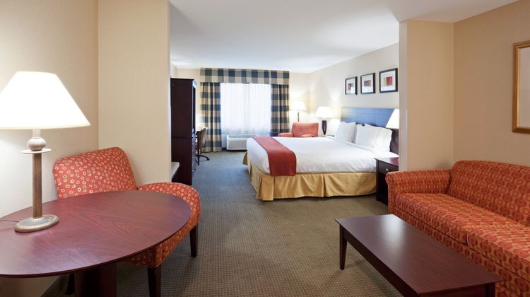 Holiday Inn Express Suite