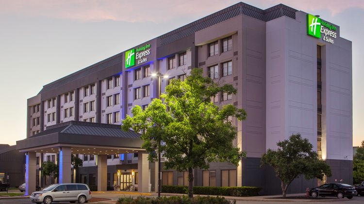 Holiday Inn Express & Suites Southwest Exterior
