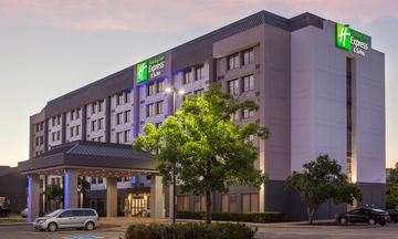 Holiday Inn Express & Suites Southwest
