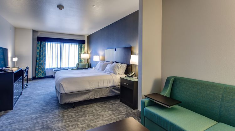 Holiday Inn Express & Suites Gatesville Suite