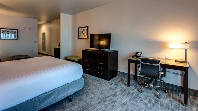 Holiday Inn Express & Suites Gatesville Suite