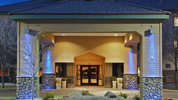 Holiday Inn Express Exterior