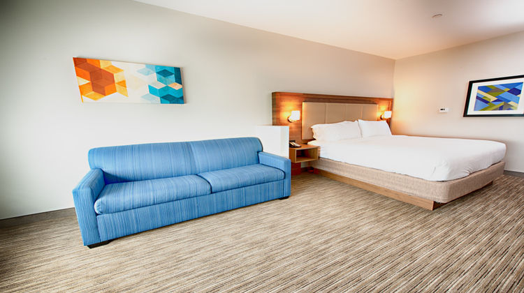 Holiday Inn Express & Stes SW Sharpstown Suite