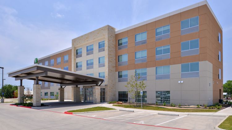 Holiday Inn Express Early Exterior