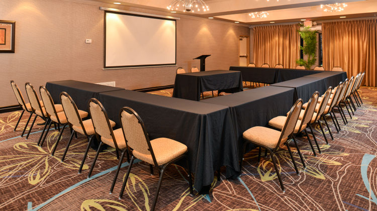 Holiday Inn Express Hotel & Suites Meeting