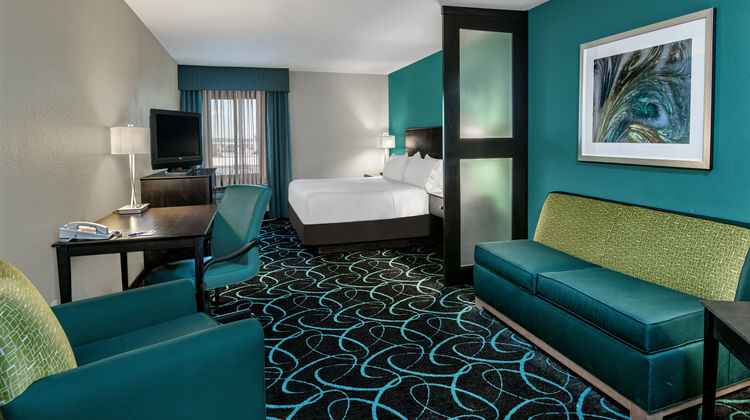 Holiday Inn Express Hotel & Suites SW Suite