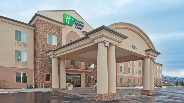 Holiday Inn Express & Suites Cedar City Exterior