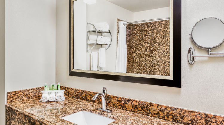 Holiday Inn Express Minden Room
