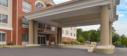Holiday Inn Express Hotel & Suites Exterior