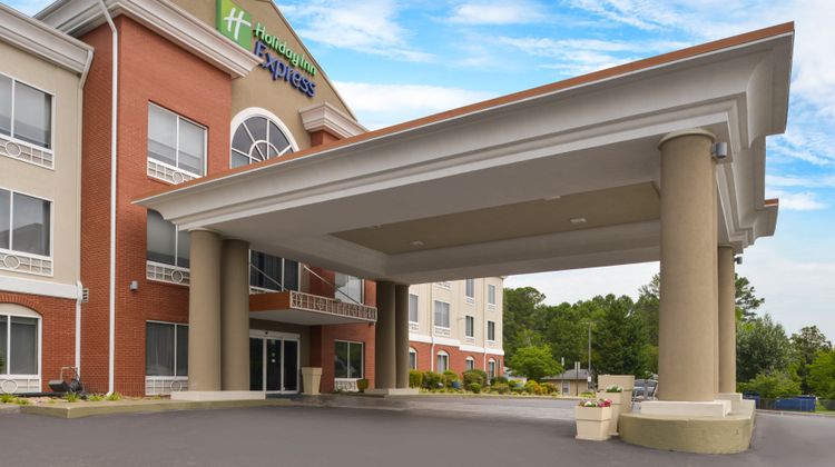 Holiday Inn Express Hotel & Suites Exterior
