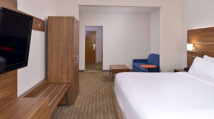 Holiday Inn Express Hotel & Suites Room