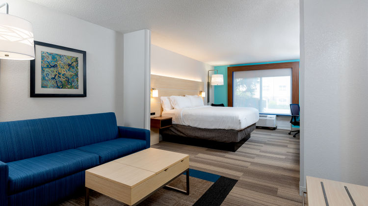 Holiday Inn Express & Suites Daphne Suite