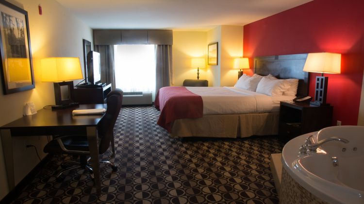 Holiday Inn St Louis/Fairview Heights Suite