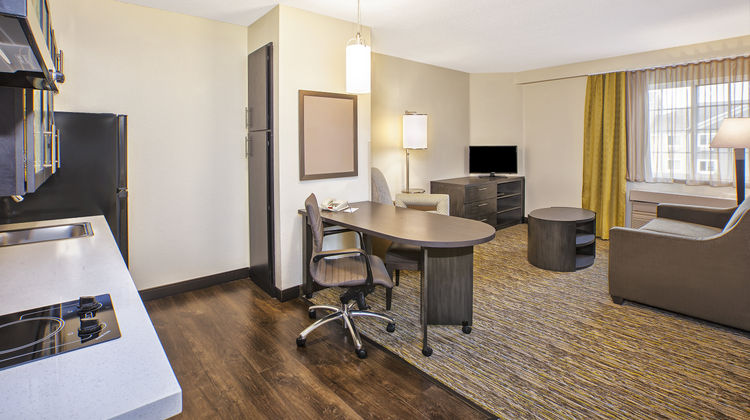 Candlewood Suites Indianapolis NE Suite