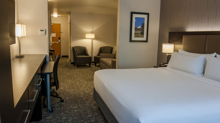 Holiday Inn Express Hotel & Suites Suite