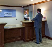 Holiday Inn Express & Stes Bloomington W Lobby