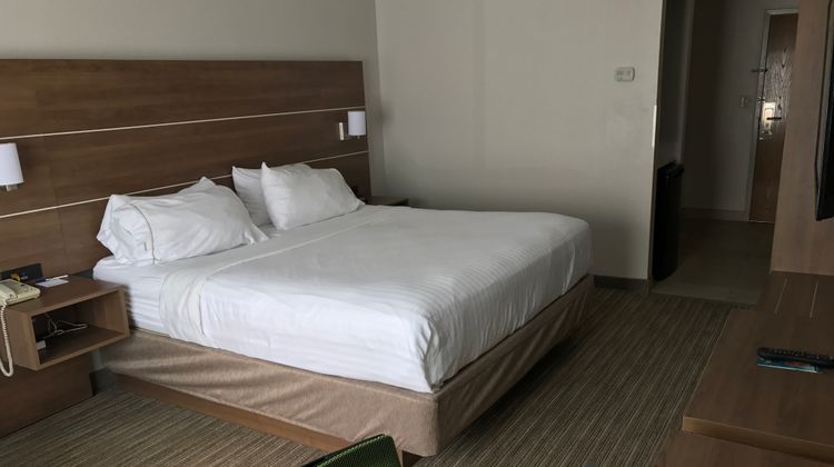 Holiday Inn Express Hotel & Suites Room