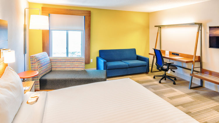 Holiday Inn Express Charleston Room