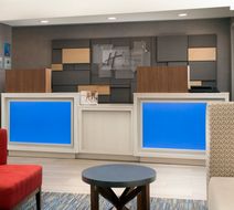 Holiday Inn Express/Suites BWI Airport N Lobby