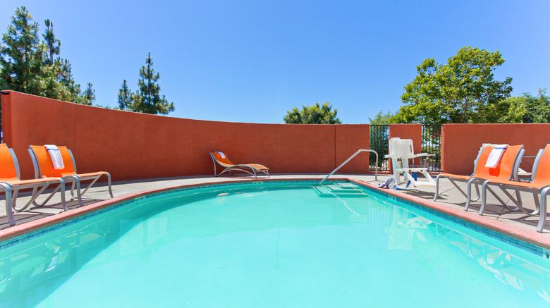 <b>Holiday Inn Express Pool</b>. Images powered by <a href="https://www.leonardoworldwide.com/" title="Leonardo Worldwide" target="_blank">Leonardo</a>.