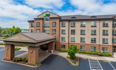Holiday Inn Express Hotel & Suites