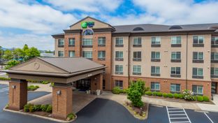 Holiday Inn Express Hotel & Suites