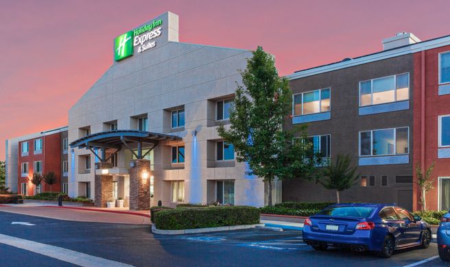 Holiday Inn Express Exterior