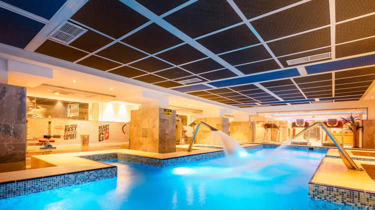 Holiday inn Riyadh-Al Qasr Pool